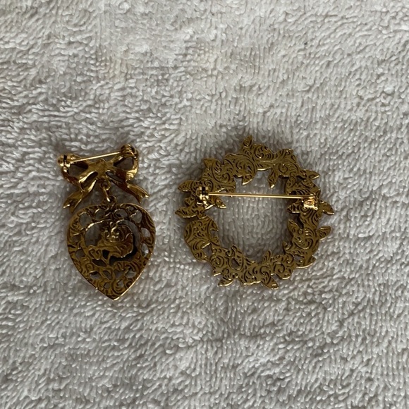 Set of 2 Rose Lapel Pins - Picture 2 of 4